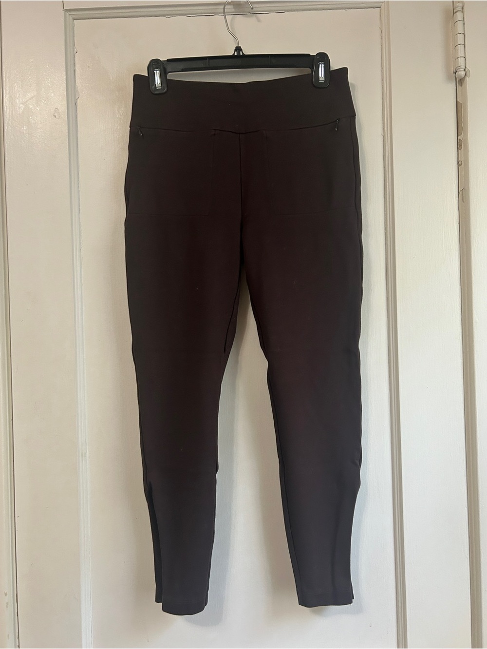Women’s CAbi Skinny Pull-On Pants in Dark Brown - Size Small